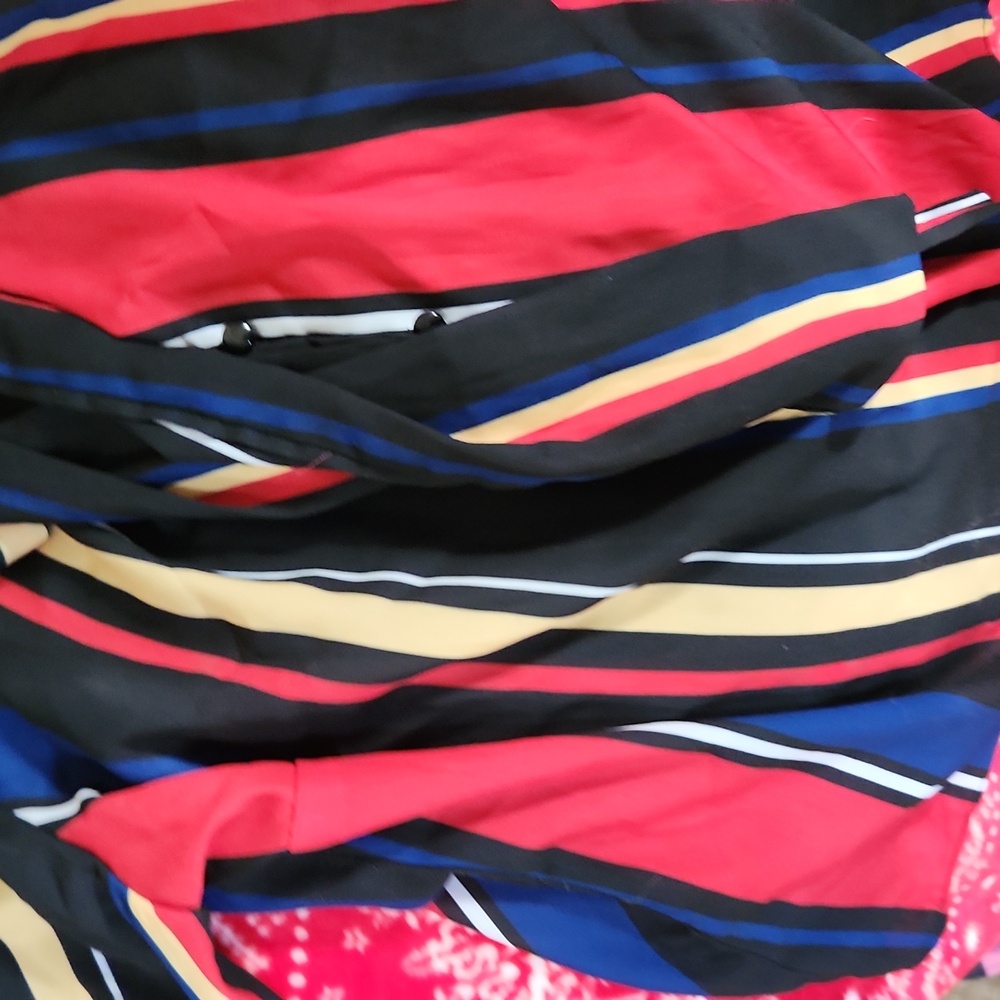 Beautiful multi color blouse - Picture 4 of 4